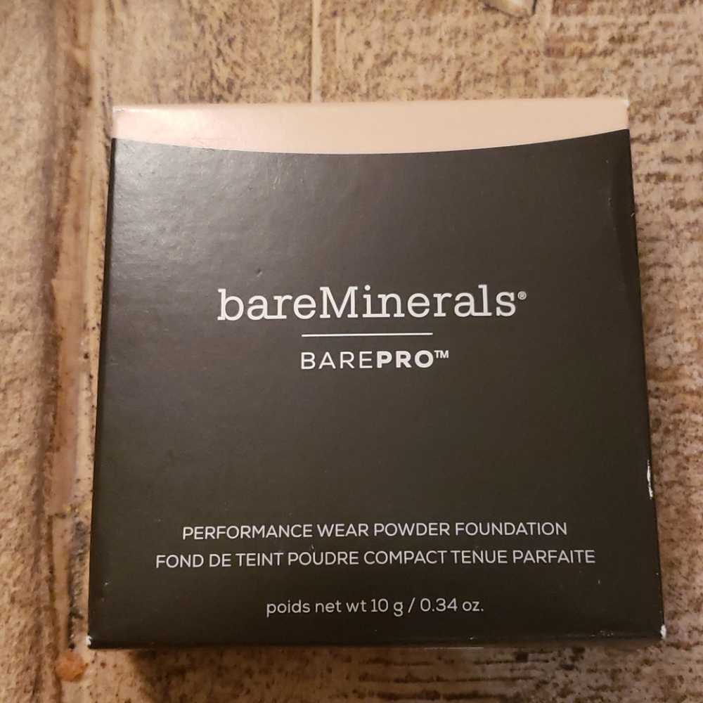 Bare Minerals Performance Wear Powder Foundation